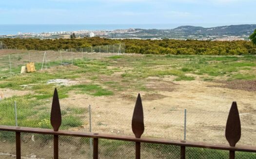 TERRENO CON CASA EN VÉLEZ-MÁLAGA
