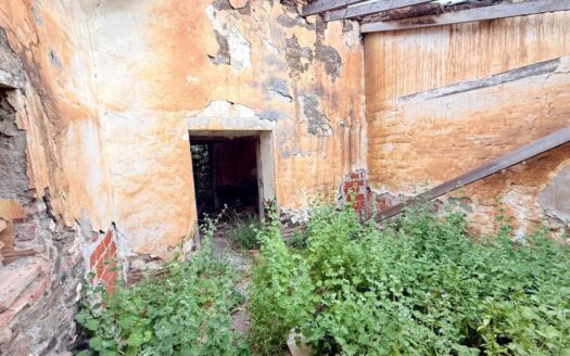 TERRENO CON CASA EN VÉLEZ-MÁLAGA