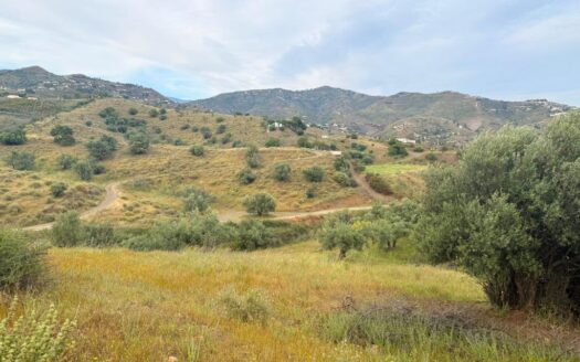 TERRENO CON CASA EN VÉLEZ-MÁLAGA