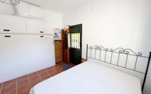 FINCA CON DOS CASAS EN BENAMARGOSA