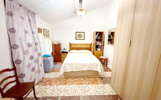 FINCA CON DOS CASAS EN BENAMARGOSA