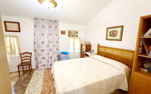 FINCA CON DOS CASAS EN BENAMARGOSA