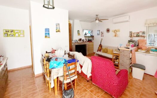 FINCA CON DOS CASAS EN BENAMARGOSA