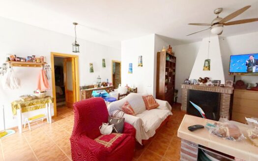 FINCA CON DOS CASAS EN BENAMARGOSA