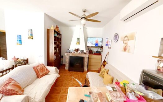 FINCA CON DOS CASAS EN BENAMARGOSA