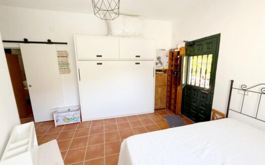 FINCA CON DOS CASAS EN BENAMARGOSA
