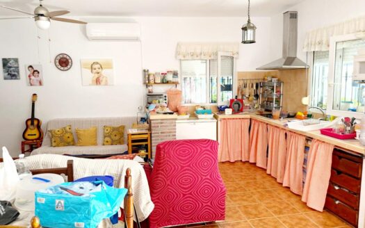 FINCA CON DOS CASAS EN BENAMARGOSA