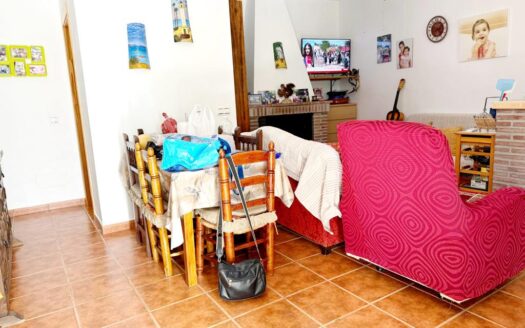 FINCA CON DOS CASAS EN BENAMARGOSA