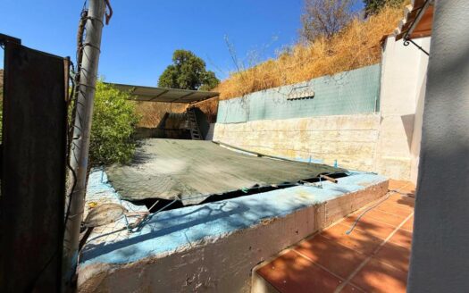 FINCA CON DOS CASAS EN BENAMARGOSA