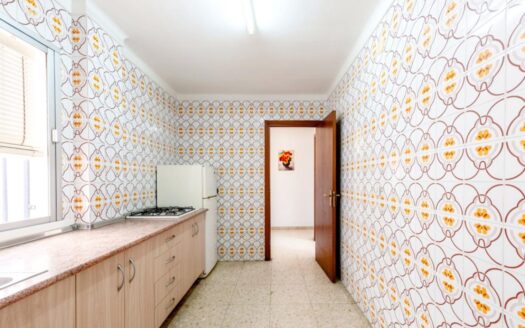 PISO CÉNTRICO EN CALETA DE VÉLEZ